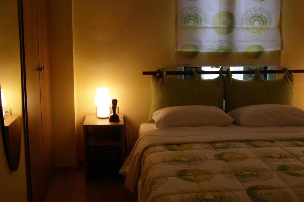 Room "Honeybee" In A Neoclassical House Костур Екстериор снимка