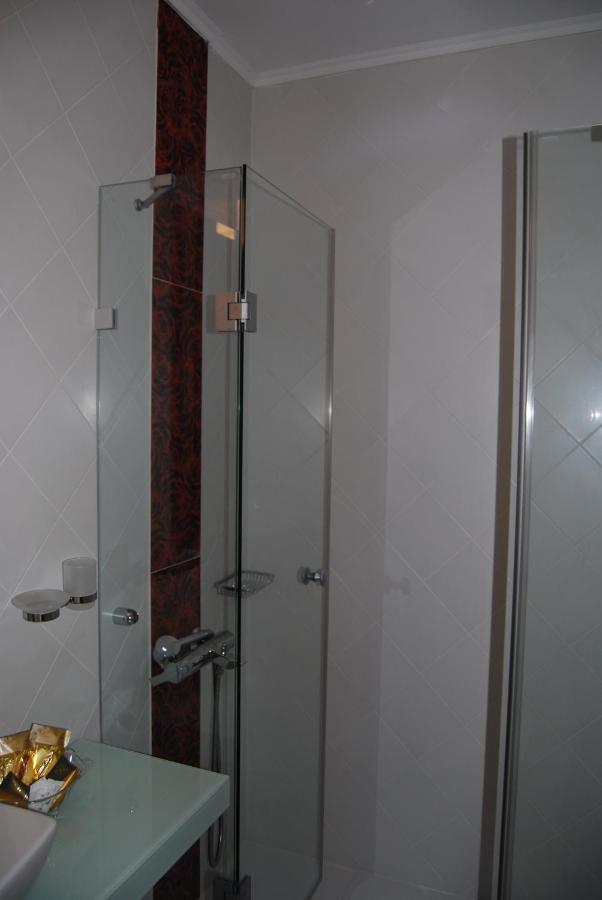 Room "Honeybee" In A Neoclassical House Костур Екстериор снимка