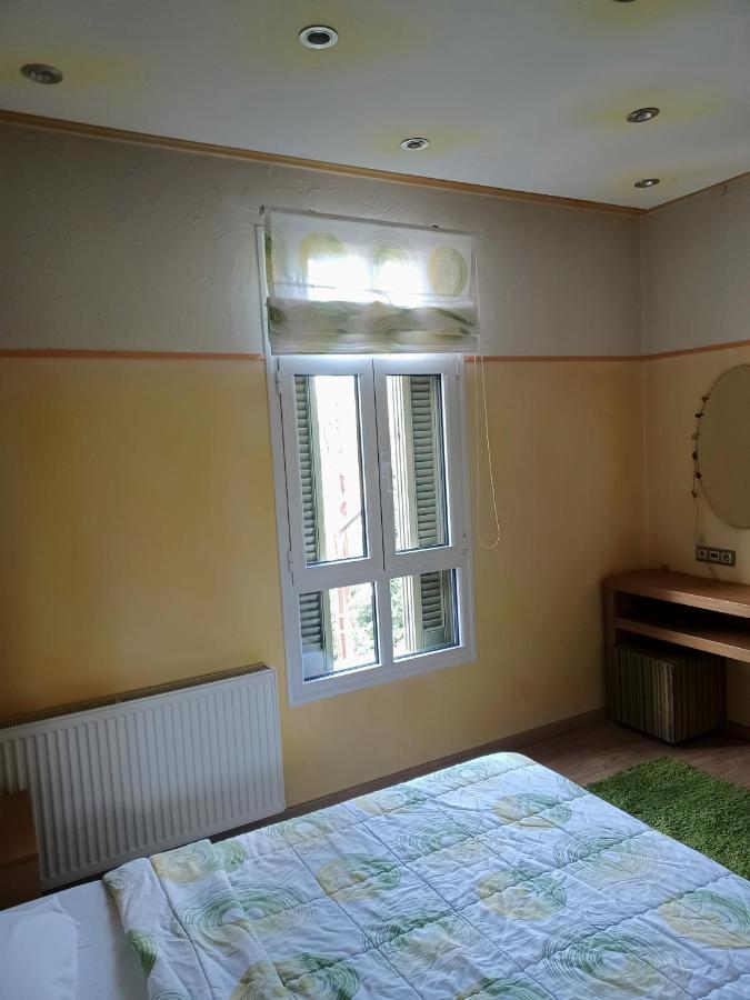 Room "Honeybee" In A Neoclassical House Костур Екстериор снимка